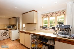 Kitchen/Breakfast Room- click for photo gallery